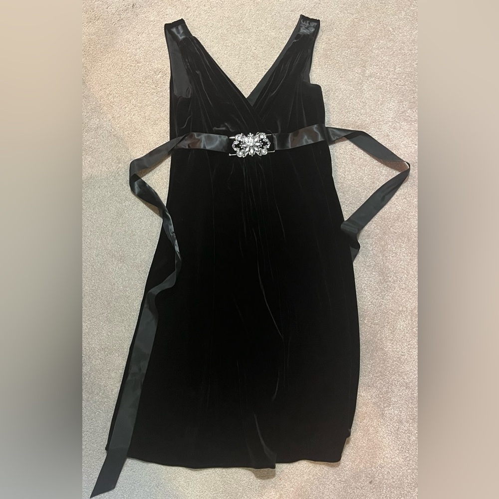 Scarlett Nite Elegant Black Velvet Dress with Embellished Waist